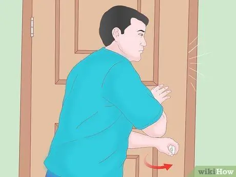 Отклеить дверь Шаг 4 Отклеить дверь Шаг 4