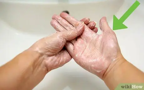 Закрепите ткань в пяльцах, шаг 2
