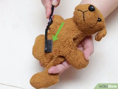 Вымойте мягкую игрушку вручную, шаг 11