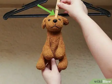 Вымойте мягкую игрушку вручную Шаг 12