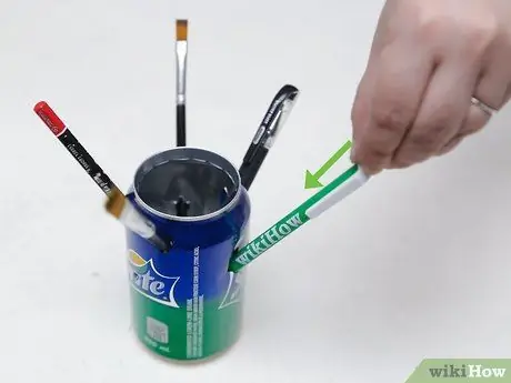 Сделайте подставку для карандашей из банки. Шаг 8