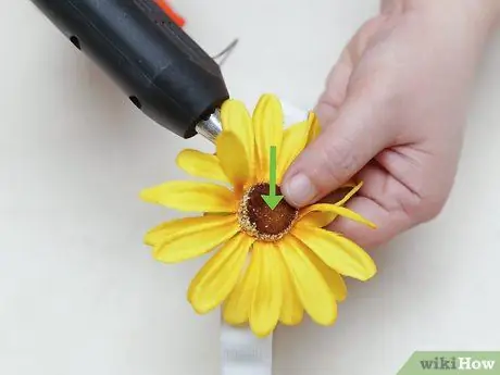 Сделайте эластичную повязку на голову. Шаг 10