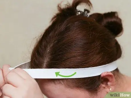 Сделайте эластичную повязку на голову. Шаг 4