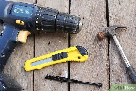 Сделайте канделябры из старых бутылок Шаг 6