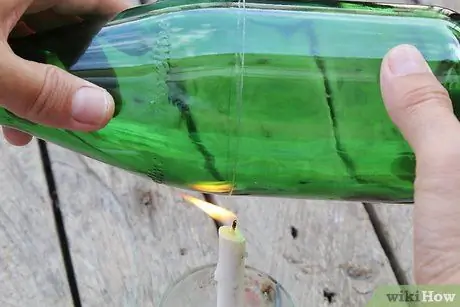 Сделайте канделябры из старых бутылок Шаг 11