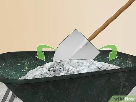 Используйте заранее расфасованную бетонную смесь, шаг 10 Используйте заранее расфасованную бетонную смесь, шаг 10