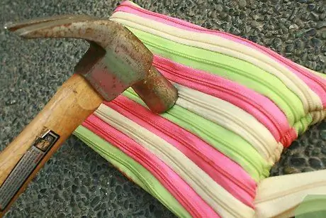 Безопасно разбивать камни меньшего размера Шаг 5