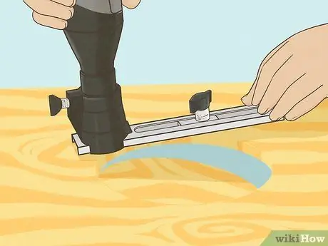 Нарезайте круги с помощью Dremel Step 11