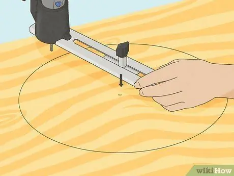 Нарезайте круги с помощью Dremel Step 9