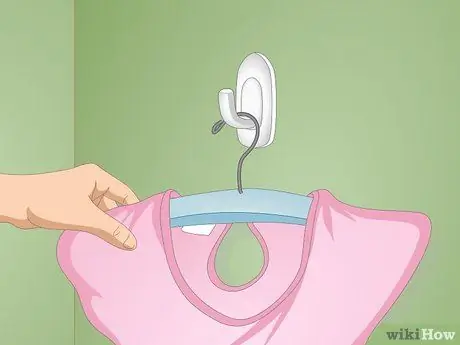 Покажите одежду на стене Шаг 1