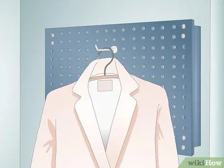 Покажите одежду на стене Шаг 2