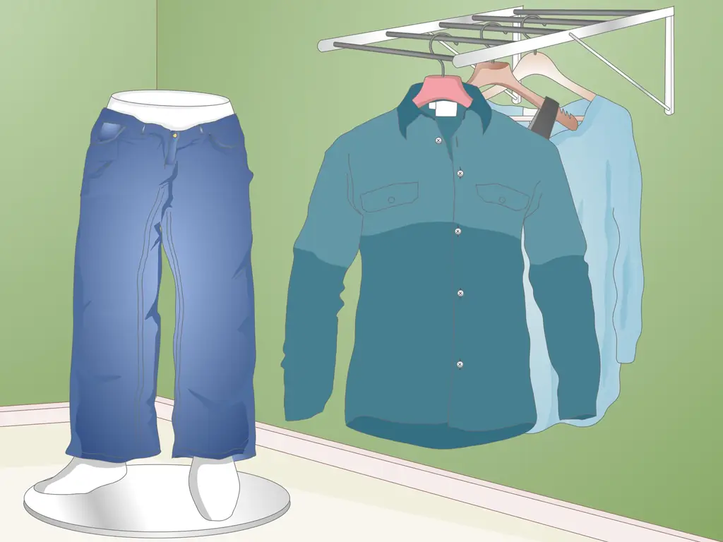 4 простых способа повесить одежду на стену