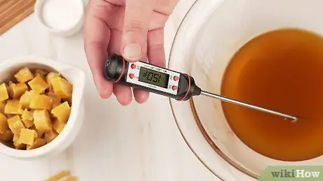 Сделайте свечу из пчелиного воска, шаг 3