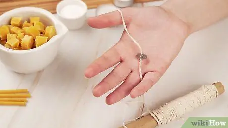 Сделать свечу из пчелиного воска Шаг 5