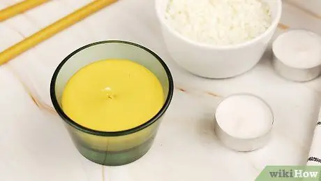 Сделать свечу из пчелиного воска Шаг 12