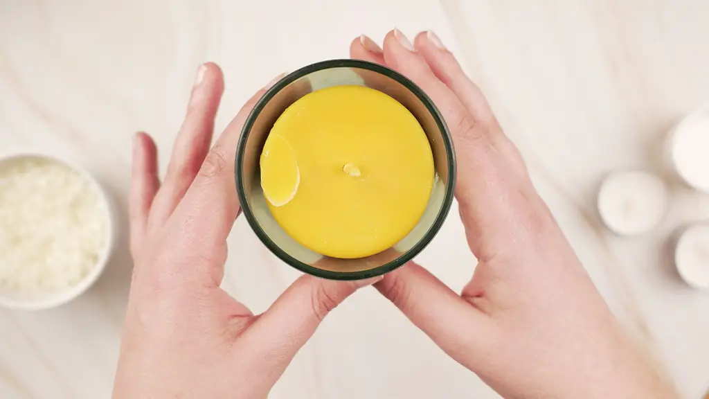 12 способов сделать свечу из пчелиного воска