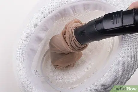 Чистка соломенных шляп, шаг 4