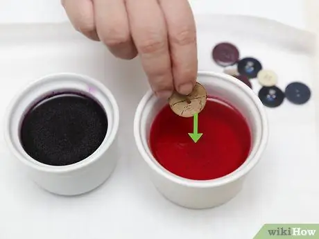 Пуговицы с краской, шаг 6