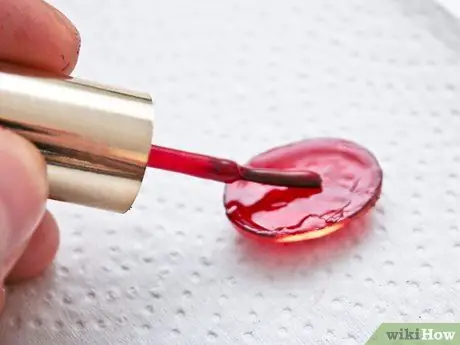 Изготовление украшений из лака для ногтей Шаг 10