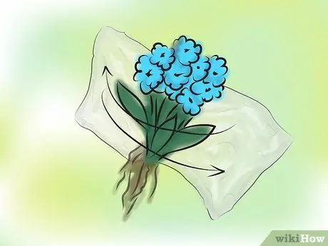 Сделайте подвесную корзину из мха Шаг 12