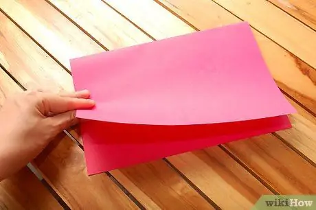Создайте конверт для компакт-диска из листа бумаги (3 сгиба). Шаг 2
