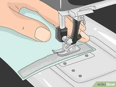 Пришиваем липучку сзади, шаг 12