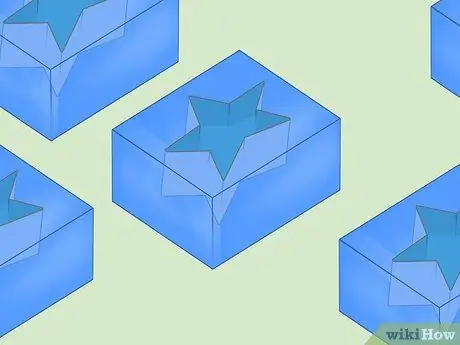 Переделайте кусочки глицеринового мыла в новое мыло (растопите и разлейте) Шаг 15