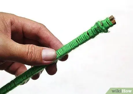 Изготовить метелку из перьев. Шаг 4