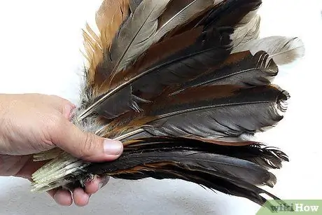 Изготовить метелку из перьев. Шаг 8