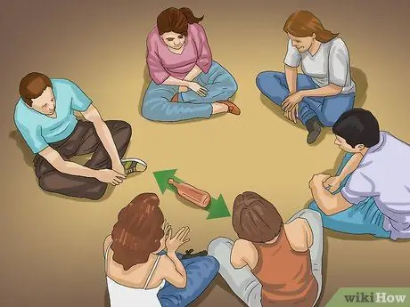 Играть в Spin the Bottle Шаг 9