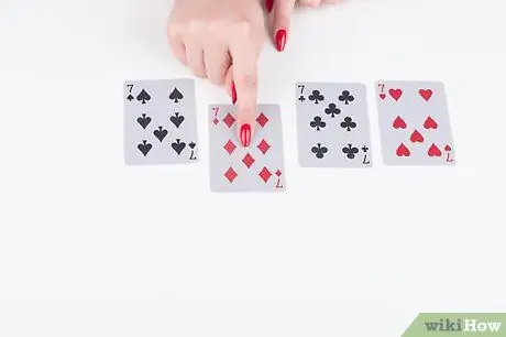 Играйте в карточную игру под названием «Семерки», шаг 3 Играйте в карточную игру под названием «Семерки», шаг 3