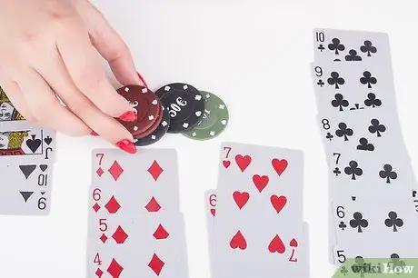 Играйте в карточную игру под названием «Семерки». Шаг 9 Играйте в карточную игру под названием «Семерки». Шаг 9