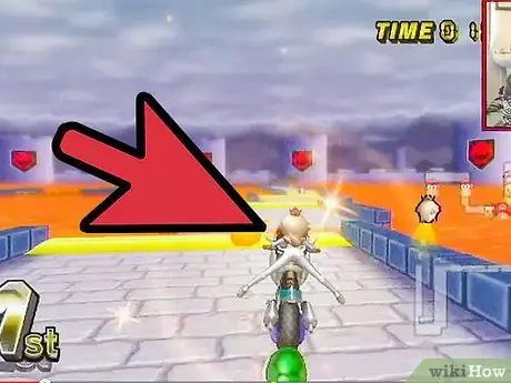 Используйте предметы в качестве щитов в Mario Kart Wii, шаг 1