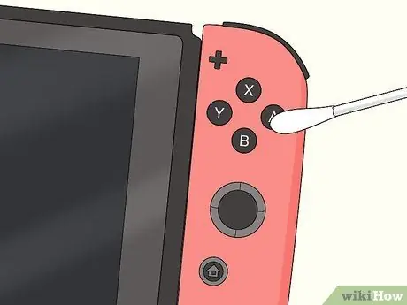 Очистите кнопки Joy Con, шаг 6