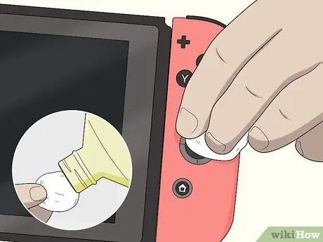 Очистите кнопки Joy Con, шаг 7