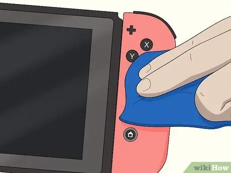 Очистите кнопки Joy Con, шаг 8
