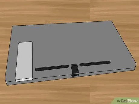 Установите SD-карту на Nintendo Switch Шаг 2