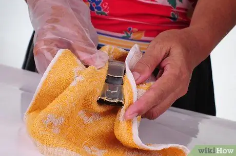 Удаление краски с металлических и пластиковых моделей с помощью Dettol Step 10