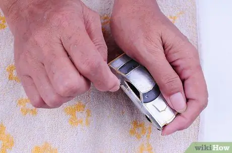 Удаление краски с металлических и пластиковых моделей с помощью Dettol Step 13