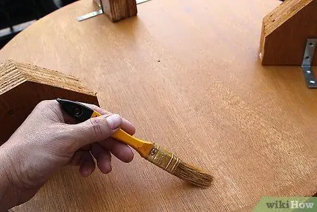 Сделайте стол для гостиной из старой покрышки Шаг 6