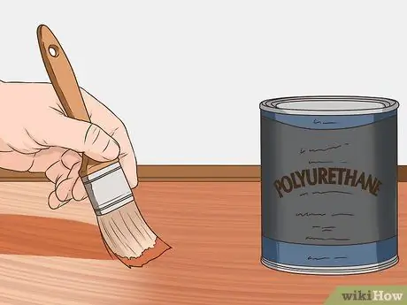 Нанесите полиуретан Step 7
