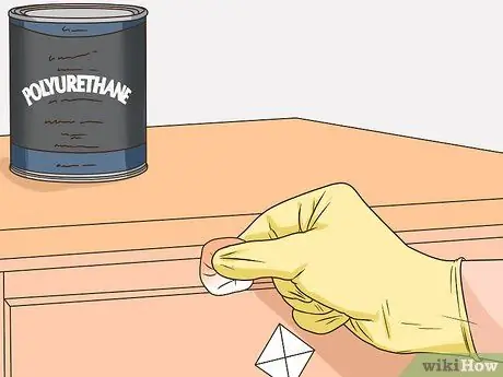 Нанесите полиуретан Step 8
