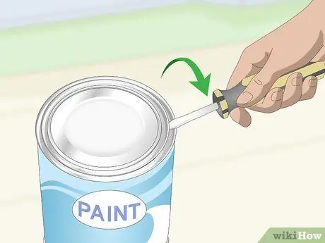 Откройте банку с краской, шаг 5