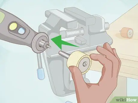 Отполировать камни с помощью Dremel Step 10