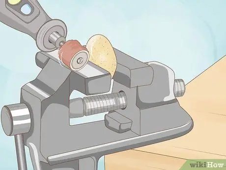 Отполировать камни с помощью Dremel Step 12