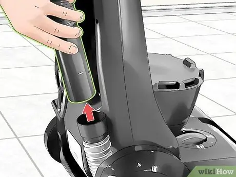 Прочистите вакуумный шланг Шаг 1