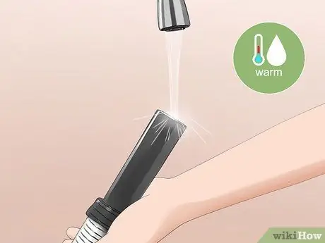 Прочистите вакуумный шланг Шаг 4