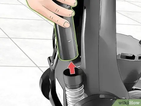 Прочистите вакуумный шланг Шаг 6