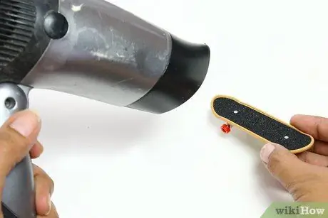 Снимите Griptape с технической колоды Шаг 3