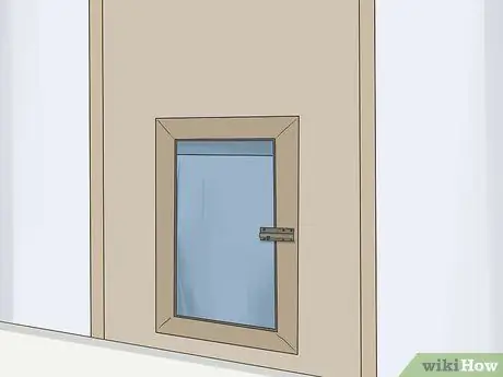 Не позволяйте другим животным использовать дверцу для домашних животных Шаг 3